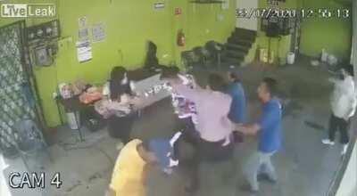 Thief tries to rob a small Store, but gets beat up by customers