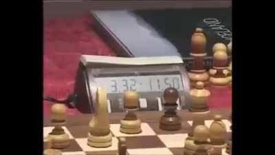 13-year-old Magnus Carlsen gets bored against the World Champion Kasparov.