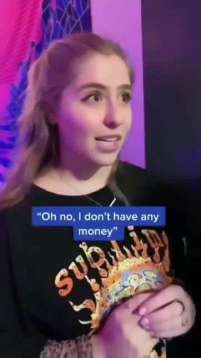 Here's your pizza, ma'am!