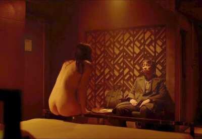 Finally we can see Alexandra Daddarios nude ass and tits in a movie again!