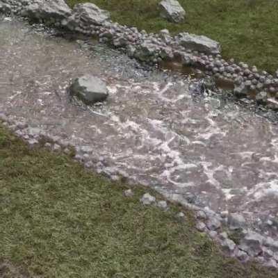 Made a river, based on an applied houdini-tutorial.