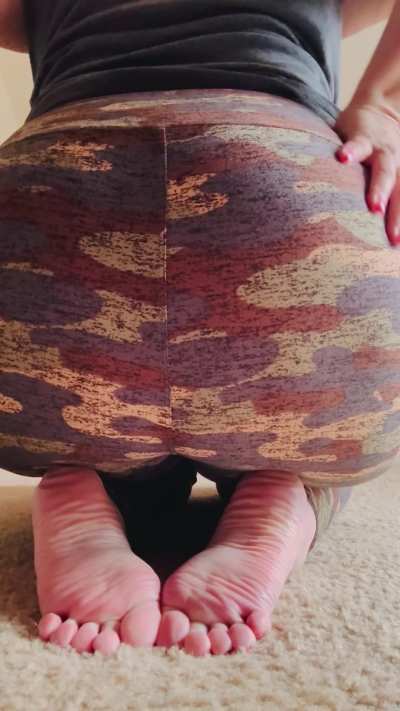 I know you love the sound of my amazing 52yr old bubbly farts. 💨 I bet you wish you could feel them on your face and smell them for realz!