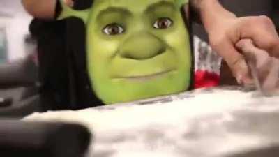 O que fizeram com o Shrek 😔