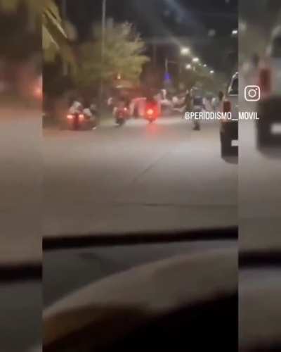 Policía  del Chaco usa vallas para acorralar banda de motoqueros que hacia desmanes
