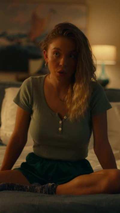 Tight blue shirt in tonight's White Lotus episode