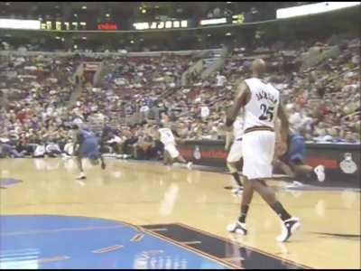 [Highlight] OT, tie game, 4 ticks left, Allen Iverson steals the ball from the opponent's side of the court