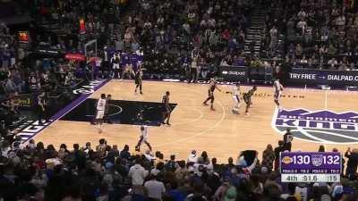 [Highlight] LeBron imposes his will for the And-1 in crunch time