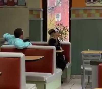 this is very funny 😹 Do you agree?