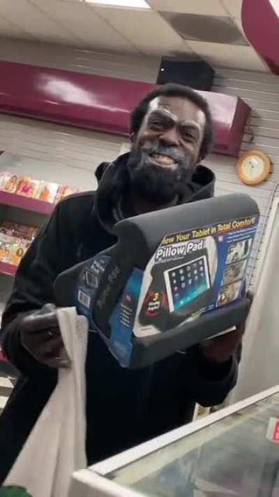 I know he ain't been painting...