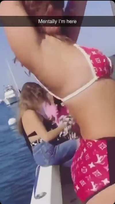 Love watching her shake her ass