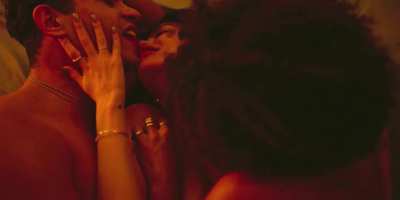 Julia Dalavia & Julianna Gerais hot threesome scene in series Dias Perfeitos (BR-2025, released yesterday)