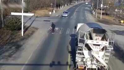 OMG, did he see him?