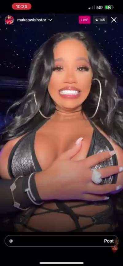 Makeawishstar nip slip