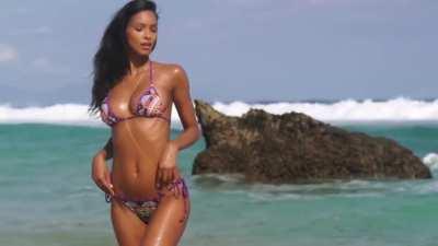 Lais' body is truly one of the best among the VS models