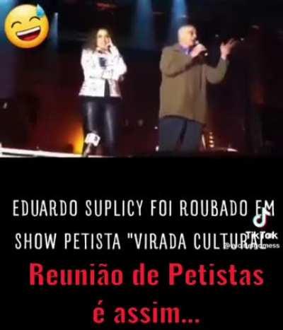 Eduardo Suplici cantando Workers Party Girl