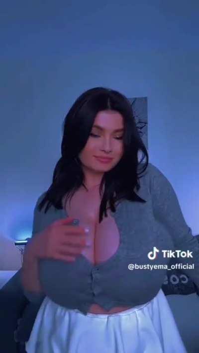 @bustyemma_official