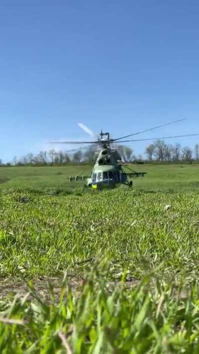 Footage of AFU’s Mi-8 helicopter showing stalking and pouncing manoeuvre 