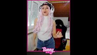 BunnyGirlTwitchClip-29