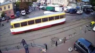 Один день из жизни маленькой красненькой машинки