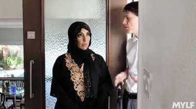 Muslim Hot Milf Fuck the Tech Boy, Kylie Kingston