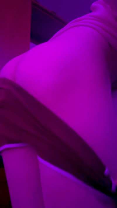 This femboy booty is always plugged <3