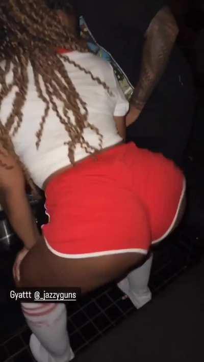 Jazzyguns twerking on Halloween 