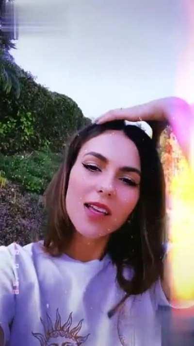 Read her lips (teasing a new song)