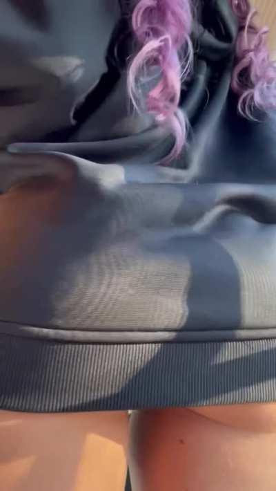 Let me steal your hoodie and i promise to do this to your face 🙏🏼