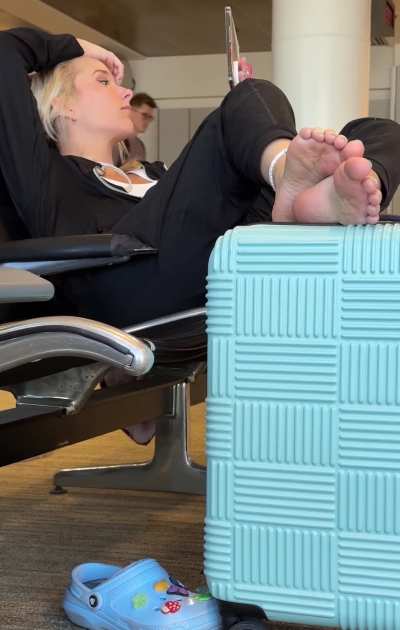 airport chillin&rsquo; ✈️ don&rsquo;t be shy