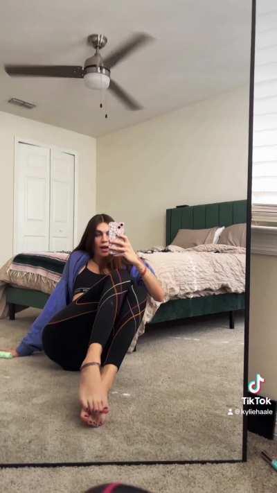 Im soooo comfy on my day free;) available now