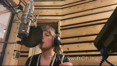 New video of Taylor recording “Betty”!