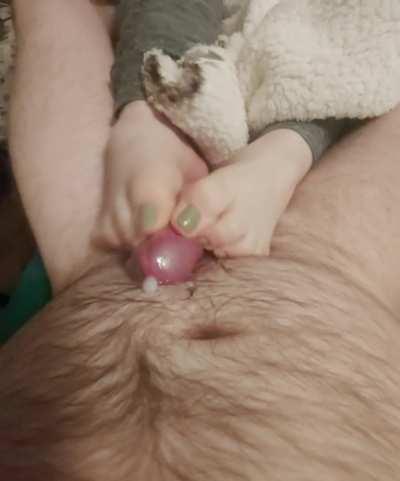 Her little toes on the right spot