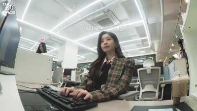 Dwight Schrute vs Kim Dahyun