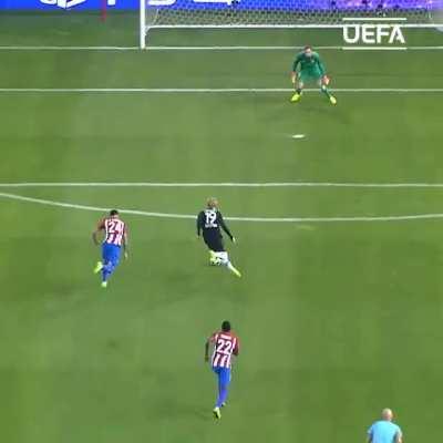 5 years ago today, Jan Oblak pulled off an outrageous triple save vs Bayer Leverkusen