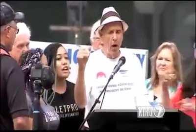 BLM supporters shut down a Bernie Sander rally (2015)