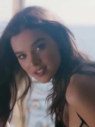 Looking to have someone rp as Hailee Steinfeld in a BLACKED scenario!