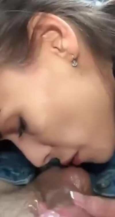 Fuckdoll getting a facial in car