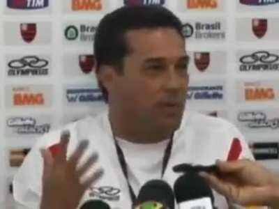 Aproveitando o clima de retrospectiva de fim de ano, eis aqui uma das melhores entrevistas do Luxemburgo quando ainda era técnico do Flamengo