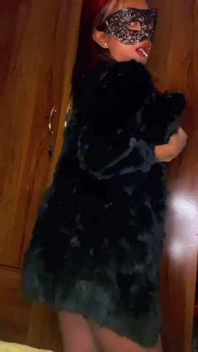 Just a horny college girl who wants to show you a naughty side :)