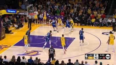 [Highlight] Clippers defense shuts down the Lakers for a possession to force a contested midrange as the shot clock expires late in the 4th quarter
