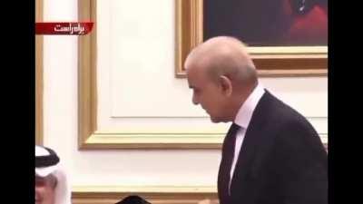 Baji kuch to khareedo. Kuch bhi ~