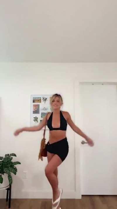 Hot AF black bikini🔥