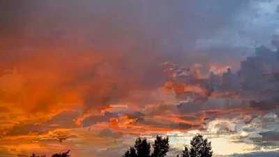Look! Clouds that AREN'T dropping hail bombs all over my siding 🤠