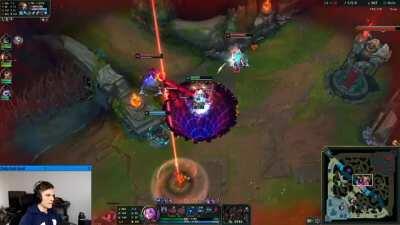 👹When Malzahar thinks his laser beam will save him 🤡