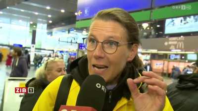 Die oarme Piefkin verhungat am Wiener Hbf