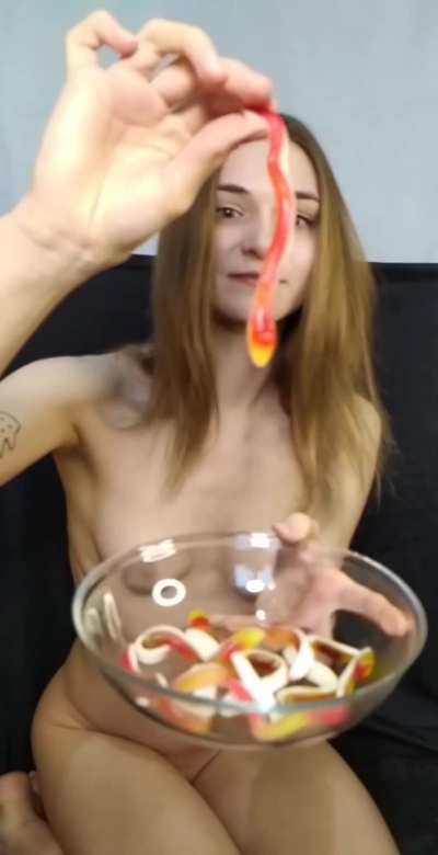 I'll eat all these gummy snakes out of my ass 🐍💚😍