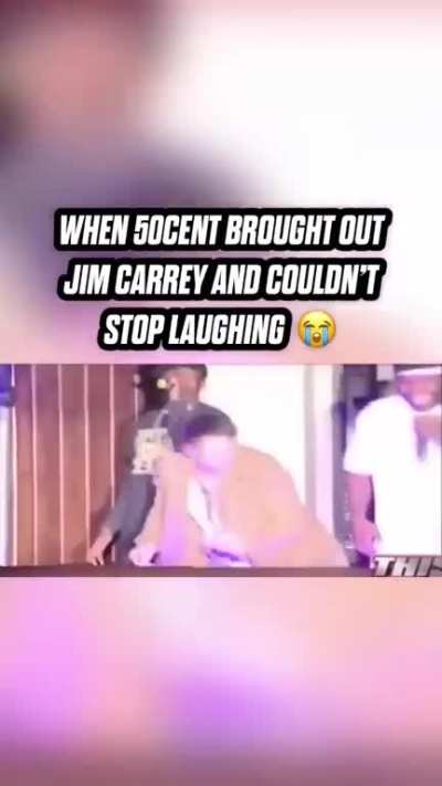Jim Carrey dando a vida no show do 50 Cent