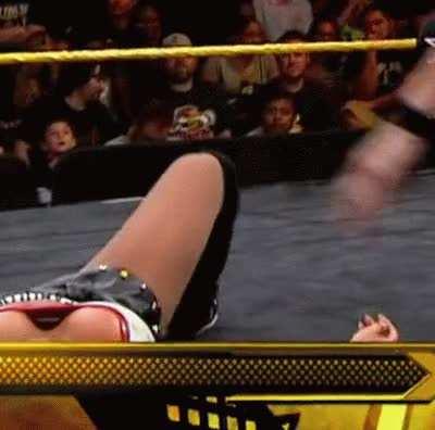 Mella's tits heaving before she gets pinned by Nia