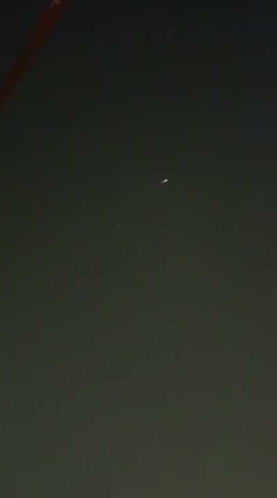 Pretty clear video showing an interception of a Houthi missile in the skies of Israel