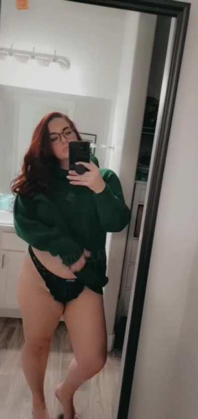 37yo MILF here to brighten your Monday